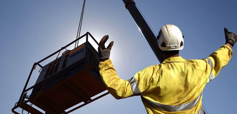banner-business-12-directing-crane-load