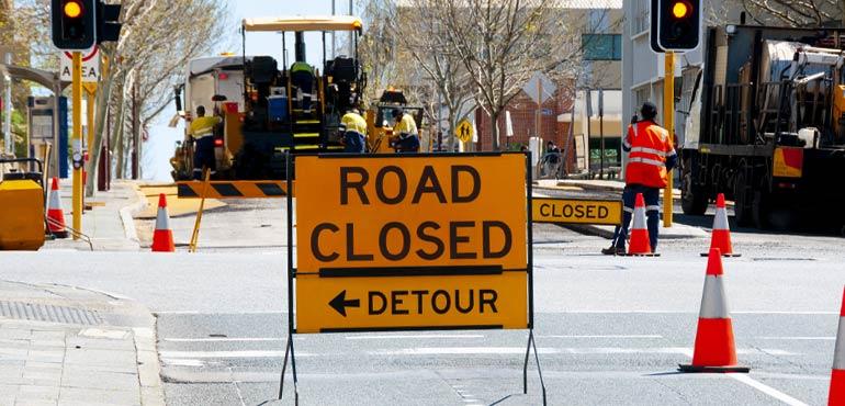 banner-compliance-4-road-closed-sign-roadworks
