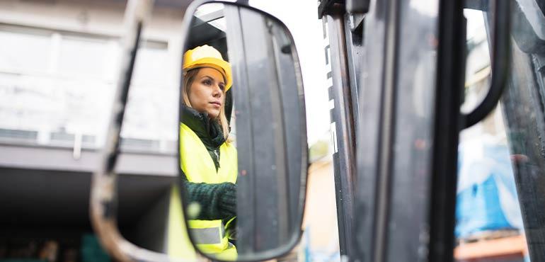 banner-about-11-female-driver-forklift